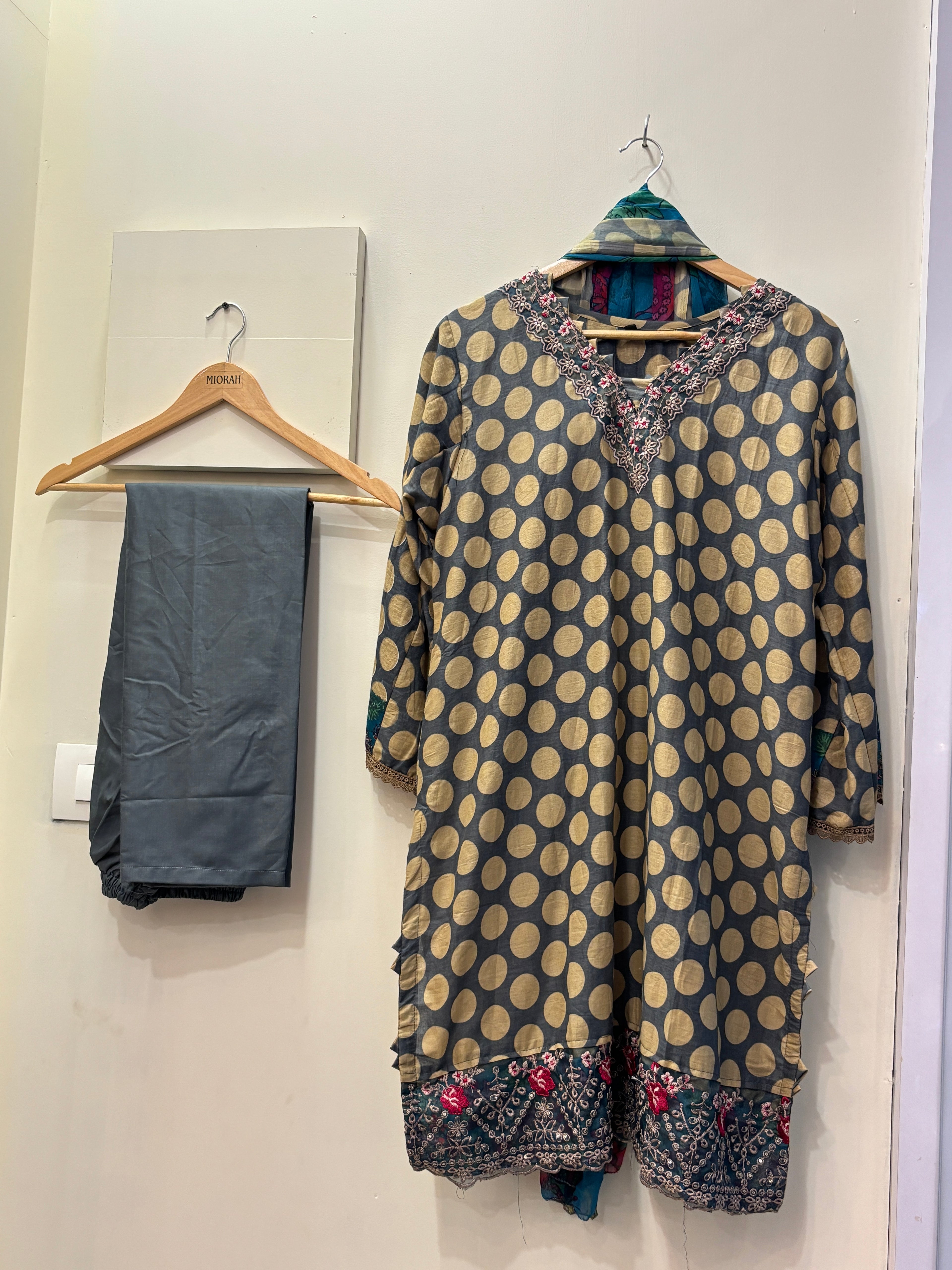 Pakistan suits