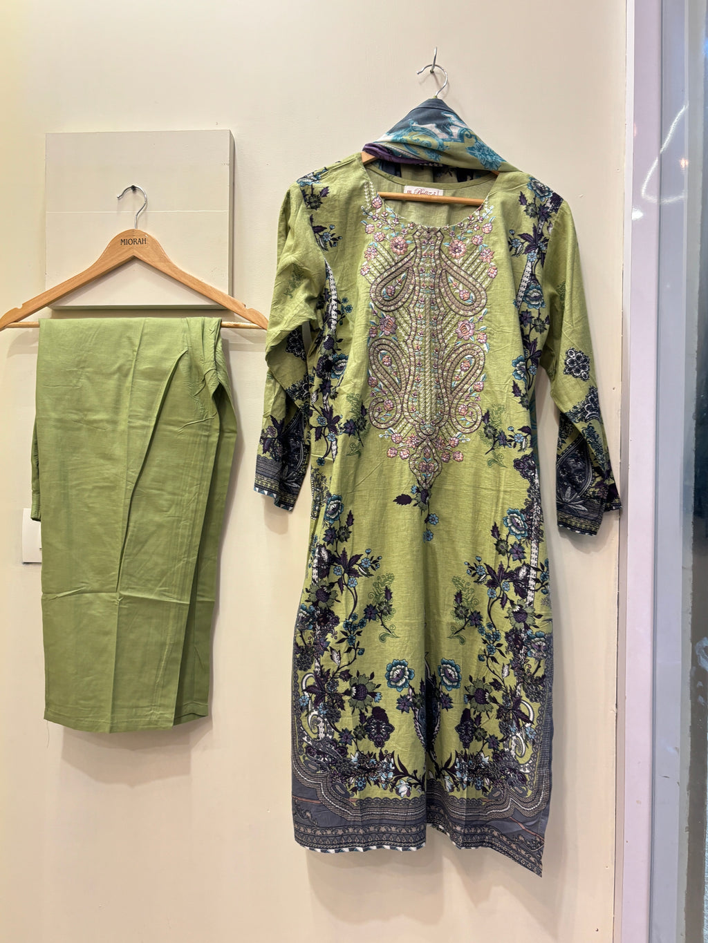 Pakistan suit
