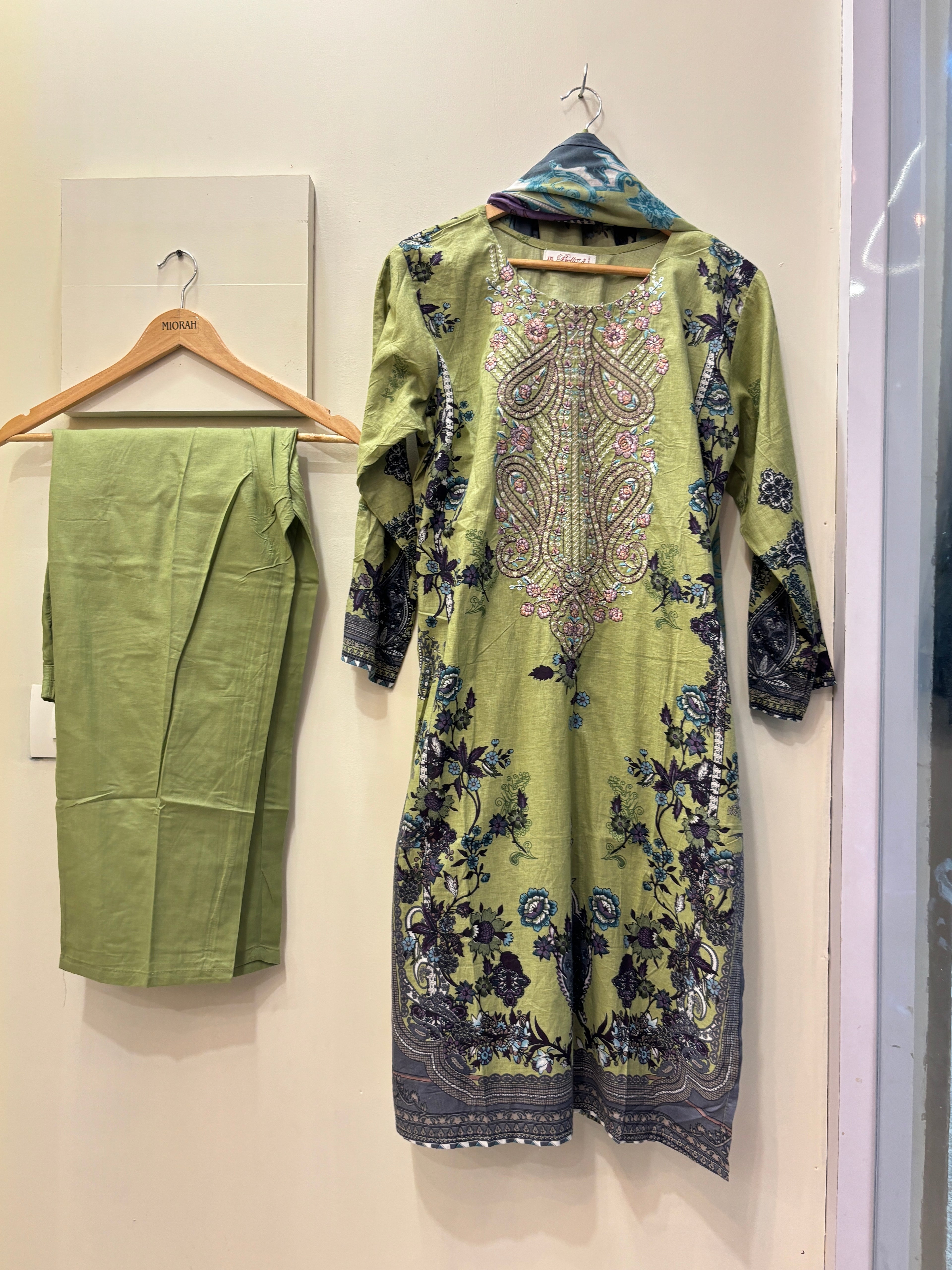 Pakistan suit