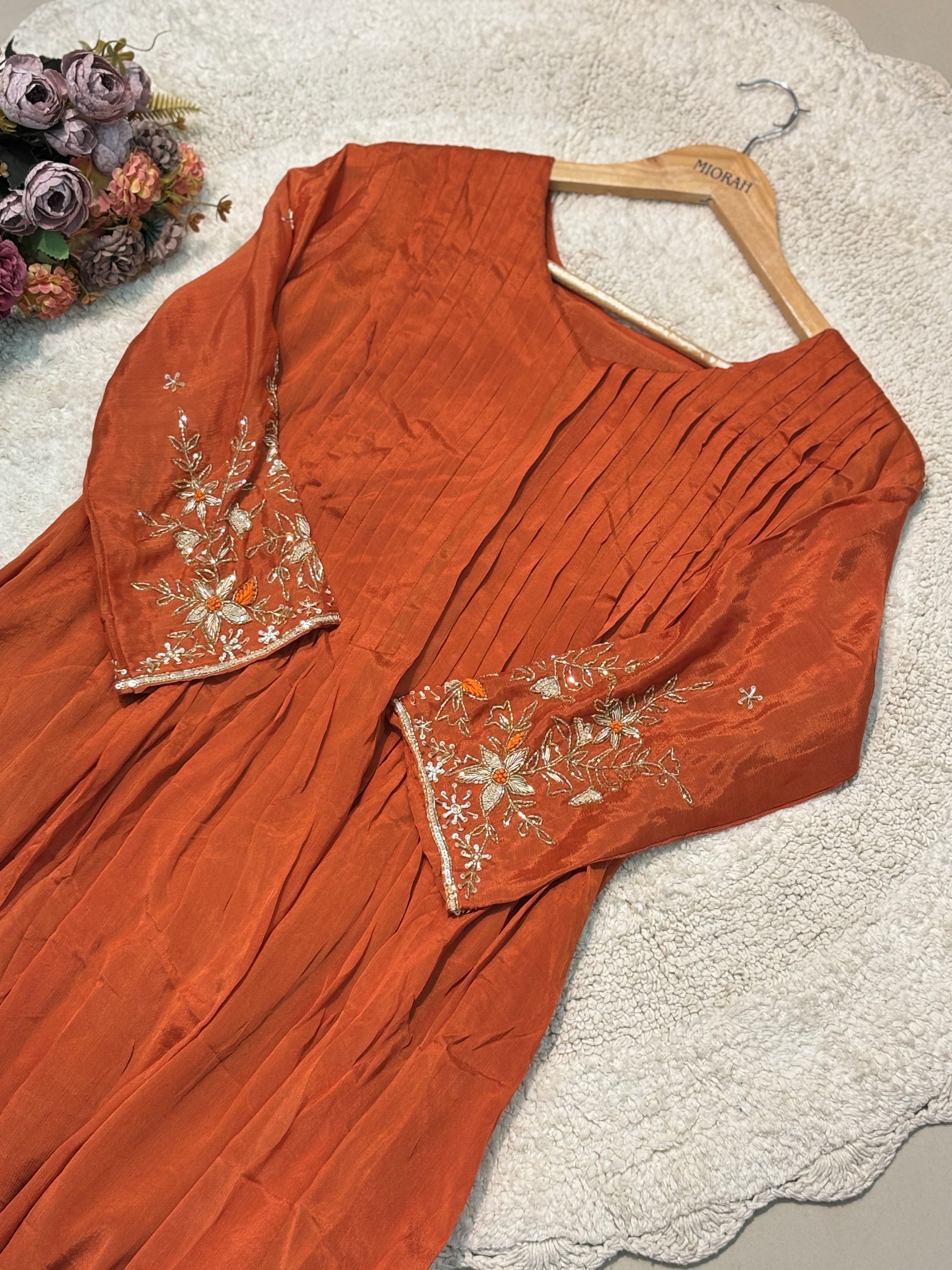 MZ2522-Chinnon handwork suit
