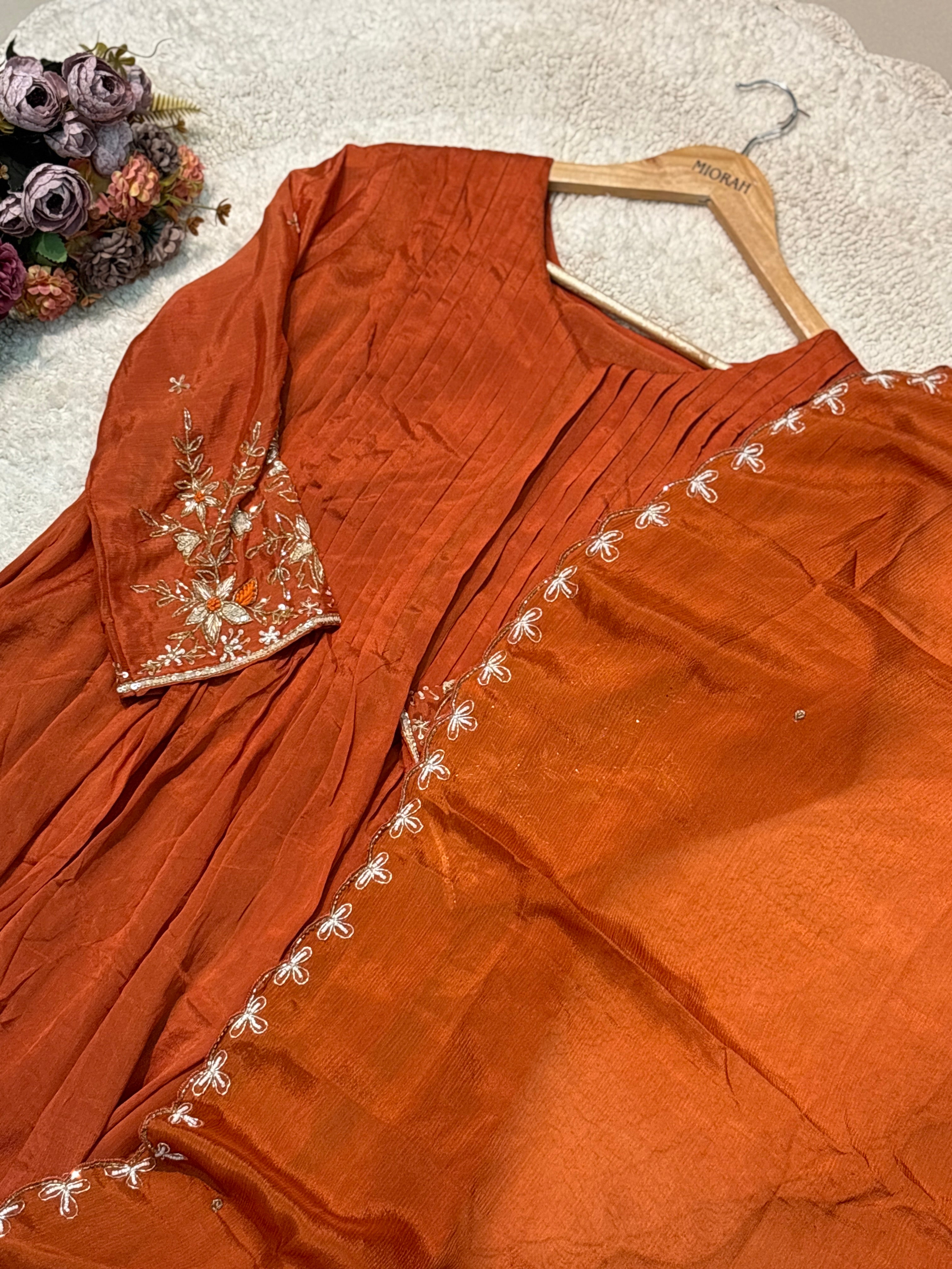MZ2522-Chinnon handwork suit