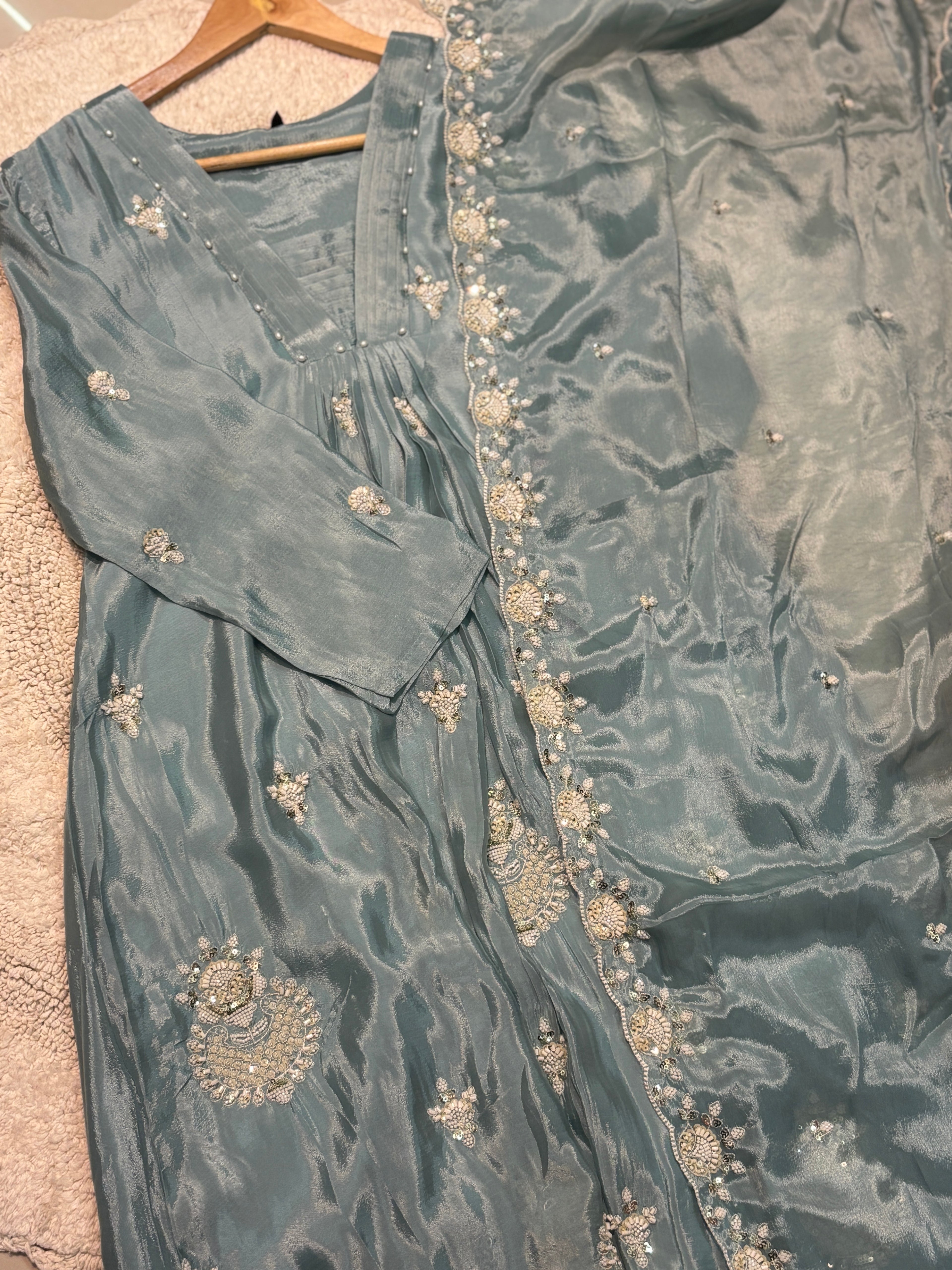 MZ2523-Pure Chinnon handwork suit