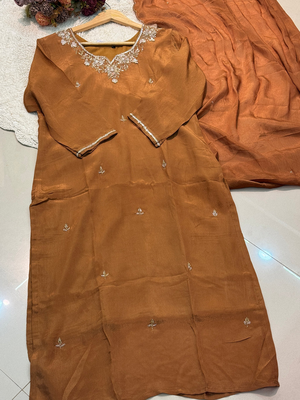 Premium chinnon handworked side cut suit